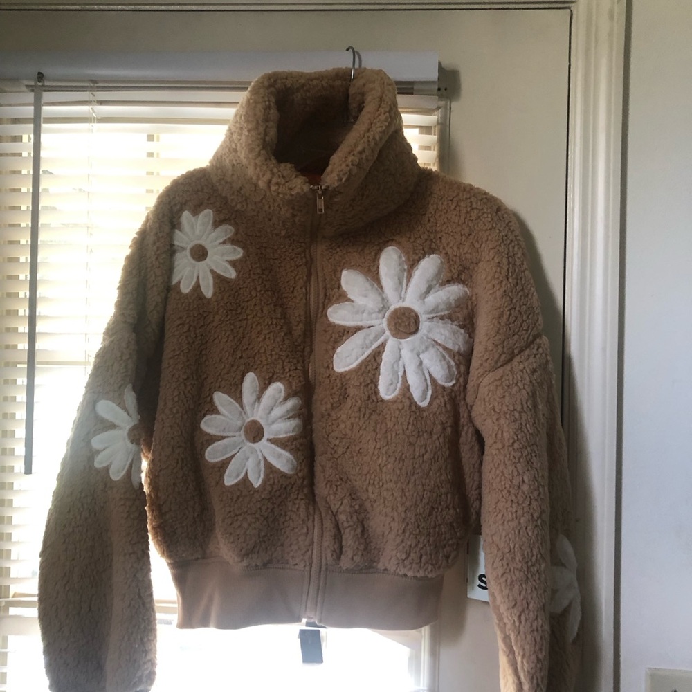 NWT Tan Sherpa Jacket with White Daisy Appliqués
